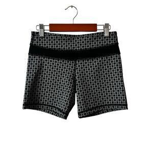Lululemon Tri Geo Silver Spoon Groove Short Rare Print Women’s Size 4